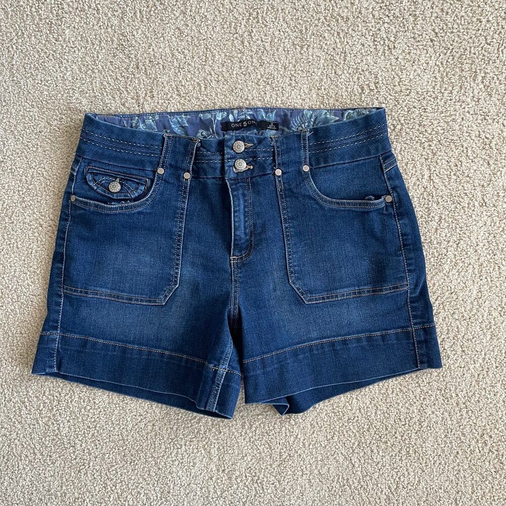 Y2k Dark Wash Denim shorts mid to high rise pocket detail vintage style- Size 12
